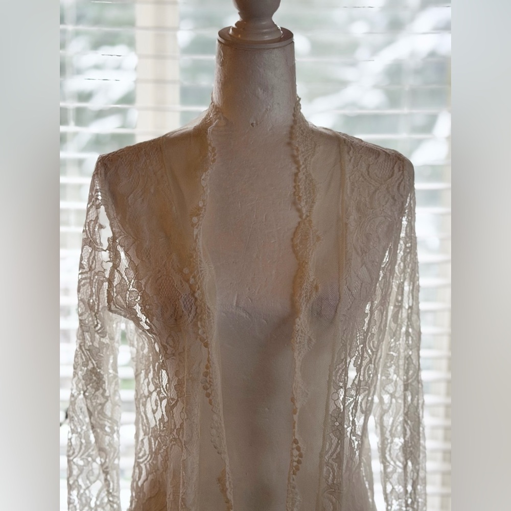 Esley Collection Lace Robe - White - Picture 2 of 6